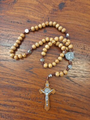 Robuuste houten rozenkrans